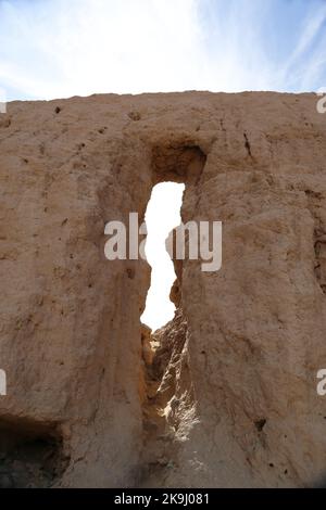 Chylpyk Kala Zoroastrian Dakhma (Turm der Stille), Kyzylkum-Wüste, Autonome Republik Karakalpakistan, Usbekistan, Zentralasien Stockfoto