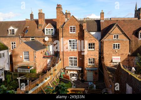 Mehrstöckige Reihenhäuser in Tamworth, Großbritannien Stockfoto