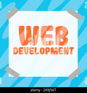 Schreiben Anzeige Text Web Development. Business-Ansatz Arbeit an der Entwicklung einer Website für die Internet-Frau Holding Light Bulb mit beteiligt Stockfoto