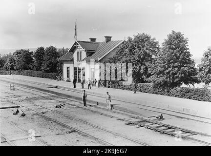 Frövi - Ludvika Railway, Flj Stationshus. Das Bahnhofshaus wurde 1903-05-01 aufgehoben, als FLJ, die Eisenbahn Stockholm-Västerås Berglagen, SWB und die Berglagen-Eisenbahn, BJ, vereinbarten, gemeinsam BJ-Bahnhofshäuser zu nutzen. Stockfoto