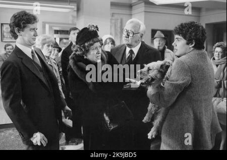 Richter Reinhold, Polly Holliday, Edward Andrews, Zach Galligan, am Set des Films, „Gremlins“, Warner Bros., 1984 Stockfoto