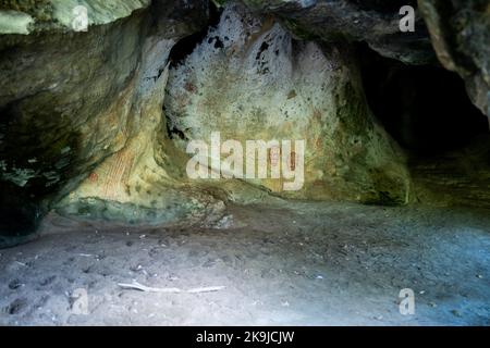 Höhlenzeichnung in einem Nationalpark, alte Höhlenkunst an den Wänden Stockfoto