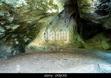 Höhlenzeichnung in einem Nationalpark, alte Höhlenkunst an den Wänden Stockfoto