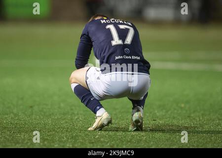 Ochilview Park, Larbert. 28. Oktober 2022. Fußball der Scottish Championship; Queens Park gegen Dundee; Luke McCowan von Dundee ist am Ende des Spiels bestürzt Credit: Action Plus Sports/Alamy Live News Stockfoto