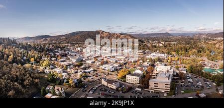 Roseburg, Oregon, USA. Stadt im Süden von Oregon, Luftpanorama Stockfoto