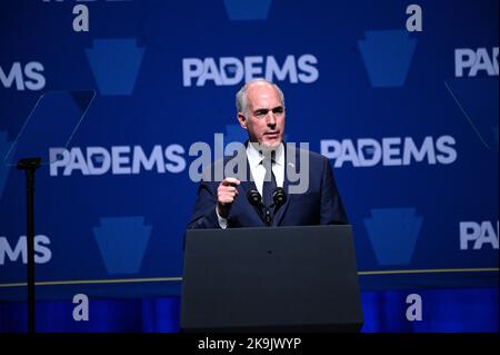 28. Oktober 2022: 28. Oktober 2022, Senator der PA-PA von Philadelphia, BOB CASEY, Sprechen an der Pennsylvania Democratic partyâ €™s 3. Annual Independence Dinner im Pennsylvania Convention Center in Philadelphia (Bild: © Ricky Fitchett / ZUMA Press Wire) Stockfoto