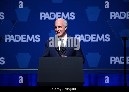 28. Oktober 2022: 28. Oktober 2022, Senator der PA-PA von Philadelphia, BOB CASEY, Sprechen an der Pennsylvania Democratic partyâ €™s 3. Annual Independence Dinner im Pennsylvania Convention Center in Philadelphia (Bild: © Ricky Fitchett / ZUMA Press Wire) Stockfoto