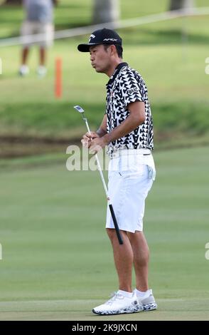 Miami, USA. 28. Oktober 2022. DORAL, FL - OKTOBER 28: Kevin Na stürzt während des Viertelfinales des LIV Golf Invitational - Miami im Trump National Doral Miami am 28. Oktober 2022 in Doral, Florida, auf das erste Loch. (Foto von Alberto E. Tamargo/Sipa USA) Quelle: SIPA USA/Alamy Live News Stockfoto