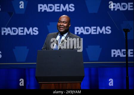 28. Oktober 2022: 28. Oktober 2022, Philadelphia PA-National Democratic Committee Chairman, JAIME HARRISON, spricht an der Pennsylvania Democratic partyâ €™s 3. Annual Independence Dinner im Pennsylvania Convention Center in Philadelphia (Bild: © Ricky Fitchett / ZUMA Press Wire) Stockfoto