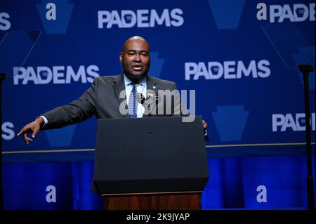 28. Oktober 2022: 28. Oktober 2022, Philadelphia PA-National Democratic Committee Chairman, JAIME HARRISON, spricht an der Pennsylvania Democratic partyâ €™s 3. Annual Independence Dinner im Pennsylvania Convention Center in Philadelphia (Bild: © Ricky Fitchett / ZUMA Press Wire) Stockfoto