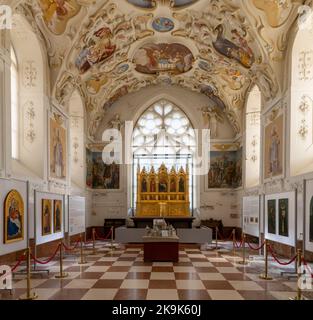 Bojnice, Slowakei - 26. September 2022: Die Schlosskapelle im Inneren der Burg Bojnice Stockfoto