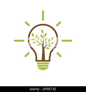 Symbol für Eco-Glühlampe. Glühlampe mit Baum im Inneren. Isolierte Vektordarstellung. Stock Vektor