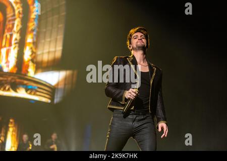 Chicago, USA. 28. Oktober 2022. Brendon Urie von Panik! In der Disco während der Viva Las Vengeance Tour im United Center am 28. Oktober 2022 in Chicago, Illinois (Foto: Daniel DeSlover/Sipa USA) Quelle: SIPA USA/Alamy Live News Stockfoto