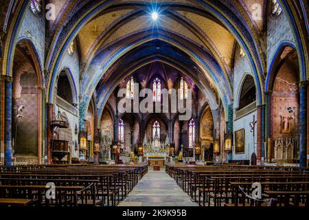 Im Inneren der gotischen Kathedrale Saint Maurice im mittelalterlichen Dorf Mirepoix in Südfrankreich (Ariege) Stockfoto