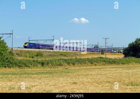 Ein HST mit den Kraftfahrzeugen 43137 und 43002, die am 26.. Juli 2018 in South Stoke einen Great Western Railway-Dienst nutzen. Stockfoto