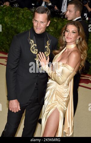 File Photo vom 7. Mai 2018 von Tom Brady und Gisele Bündchen beim Costume Institute Benefit im Metropolitan Museum of Art in New York City, NY, USA. - Das brasilianische Supermodel Gisele Bundchen und der NFL-Star Tom Brady sagten am Freitag, den 28. Oktober 2022, dass sie sich nach 13 Jahren Ehe scheiden lassen. Foto von Lionel Hahn/ABACAPRESS.COM Stockfoto