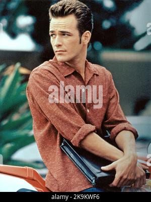 LUKE PERRY IN BEVERLY HILLS,90210 (1990), REGIE: JASON PRIESTLEY, DANIEL ATTIAS, DAVID SEMEL UND MICHAEL LANGE. Kredit: Spelling Television / 90210 Produktionen / Album Stockfoto