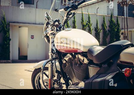 Dieses Foto wurde mit einer professionellen Drohnen-Kamera aufgenommen, die die Schönheit der Landschaft aus einer wirklich erhöhten Perspektive einfängt. Stockfoto