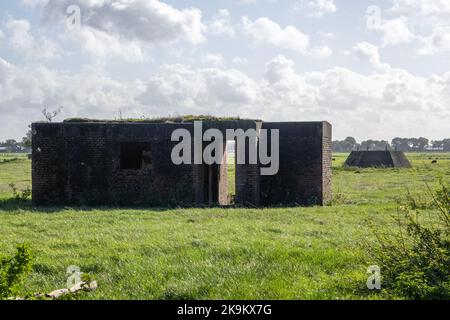 MARUM, Niederlande - 16. Okt 2022: Deutsche Radarstation (Anlage Lowe) aus dem Beginn des Zweiten Weltkriegs Betonfundamente eines Würzburg-Riese Rades Stockfoto