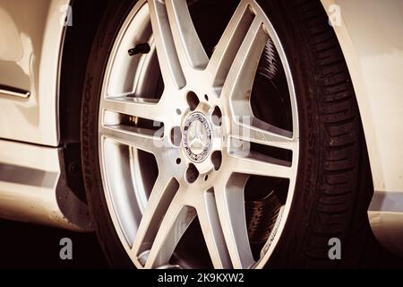 Dieses Foto wurde mit einer professionellen Drohnen-Kamera aufgenommen, die die Schönheit der Landschaft aus einer wirklich erhöhten Perspektive einfängt. Stockfoto