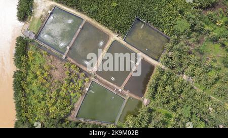 Dieses Foto wurde mit einer professionellen Drohnen-Kamera aufgenommen, die die Schönheit der Landschaft aus einer wirklich erhöhten Perspektive einfängt. Stockfoto