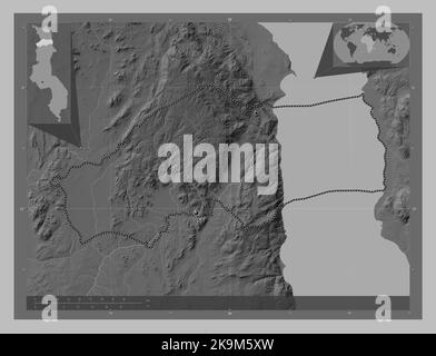 Rumphi, Distrikt von Malawi. Höhenkarte in Graustufen mit Seen und Flüssen. Standorte der wichtigsten Städte der Region. Karten für zusätzliche Eckposition Stockfoto