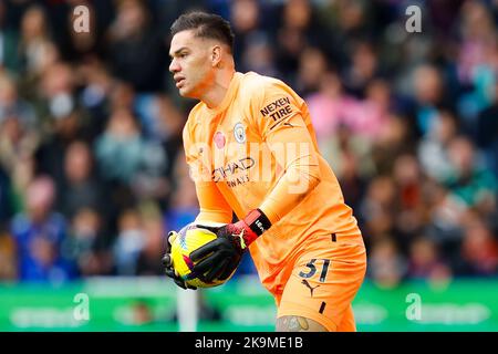 Leicester, Großbritannien. 29. Oktober 2022. 29.. Oktober 2022; The King Power Stadium, Leicester, Leicestershire, England; Premier League Football, Leicester City versus Manchester City; Ederson of Manchester City Kredit: Action Plus Sports Images/Alamy Live News Stockfoto