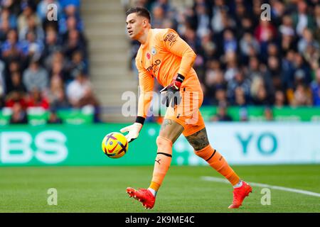 Leicester, Großbritannien. 29. Oktober 2022. 29.. Oktober 2022; The King Power Stadium, Leicester, Leicestershire, England; Premier League Football, Leicester City versus Manchester City; Ederson of Manchester City Kredit: Action Plus Sports Images/Alamy Live News Stockfoto