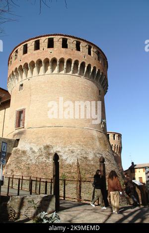 Rocca Sforzesca (Festung Sforza), mittelalterliche Struktur in Dozza, Italien Stockfoto