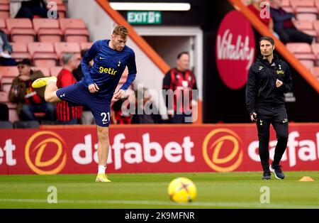 Dejan Kulusevski von Tottenham Hotspur erwärmt sich auf dem Spielfeld vor dem Premier League-Spiel im Vitality Stadium in Bournemouth. Bilddatum: Samstag, 29. Oktober 2022. Stockfoto