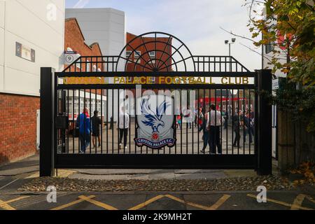 London, Großbritannien. 29. Oktober 2022. 29.. Oktober 2022; Selhurst Park, Crystal Palace, London, England; Premier League Football, Crystal Palace versus Southampton; die Haupttore des Stadions Credit: Action Plus Sports Images/Alamy Live News Stockfoto