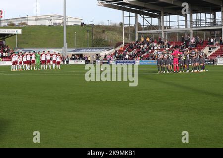 Beide Teams vor dem Spiel der Sky Bet League 2 zwischen Northampton Town und Newport County im PTS Academy Stadium, Northampton am Samstag, 29.. Oktober 2022. (Kredit: John Cripps | MI Nachrichten) Kredit: MI Nachrichten & Sport /Alamy Live Nachrichten Stockfoto