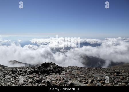 Der Blick nach Süden vom Gipfel von Puigmal, Katalanisch, Pyrenäen, Spanien Stockfoto