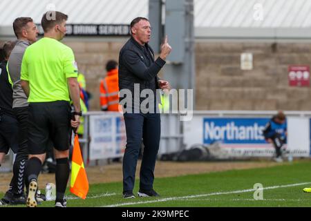 Graham Coughlan, Manager von Newport County, während der ersten Hälfte des Spiels der Sky Bet League 2 zwischen Northampton Town und Newport County im PTS Academy Stadium, Northampton, am Samstag, den 29.. Oktober 2022. (Kredit: John Cripps | MI Nachrichten) Kredit: MI Nachrichten & Sport /Alamy Live Nachrichten Stockfoto