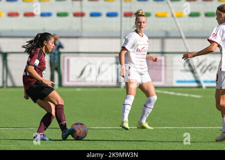 Ana Lucia Martinez Maldonado (20) Pomigliano Calcio Femminile kontrolliere den Ball während der italienischen Frauenserie A 2022/2023 Fußballspiel zwischen Pomigliano Femminile und Milan Femminile am 29. Oktober 2022 im Stadion Comunale in Palma Campania, Italien Credit: Live Media Publishing Group/Alamy Live News Stockfoto