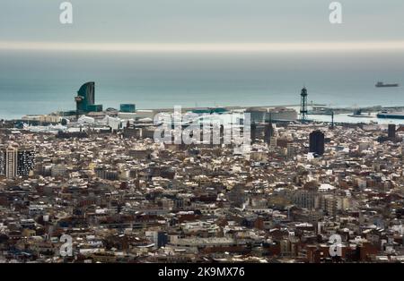 Luftaufnahme von Barcelona Spanien aus dem Flugabwehrflugzeug Stockfoto