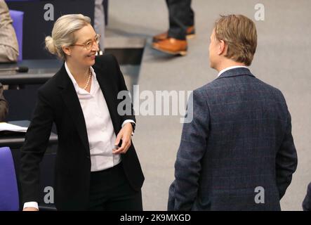 Berlin, 20. Oktober 2022. Dr. Alice Weidel, Vorsitzende der AfD-Fraktion, im Gespräch mit Dr. Bernd Baumann. Stockfoto