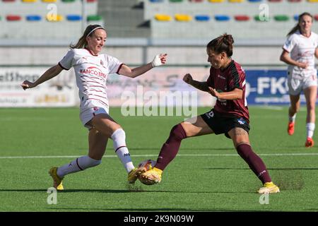 Ana Lucia Martinez Maldonado (20) Pomigliano Calcio Femminile kontrolliere den Ball während der italienischen Frauenserie A 2022/2023 Fußballspiel zwischen Pomigliano Femminile und Milan Femminile am 29. Oktober 2022 im Stadion Comunale in Palma Campania, Italien Credit: Live Media Publishing Group/Alamy Live News Stockfoto