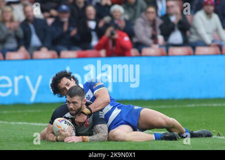 Sheffield, Großbritannien. 29. Oktober 2022. Bramall Lane, Sheffield, South Yorkshire, 29.. Oktober 2022. Rugby League 2021 World Cup England Rugby League vs Greek Rugby League Andy Ackers of England Rugby League erzielt den Versuch gegen Griechenland Rugby League Kredit: Touchlinepics/Alamy Live News Stockfoto