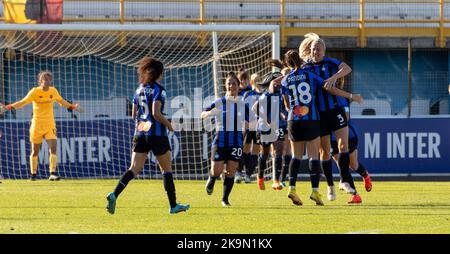 Mailand, Italien. 29. Oktober 2022. Inter Goal-Fete während Inter - FC Internazionale vs AS Roma, Italienischer Fußball Serie A Frauenspiel in Mailand, Italien, Oktober 29 2022 Kredit: Unabhängige Fotoagentur/Alamy Live News Stockfoto