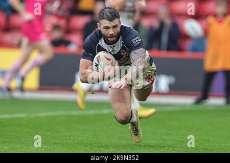 Sheffield, Großbritannien. 29. Oktober 2022. Andy Ackers aus England versucht es beim Rugby League World Cup 2021 Spiel England gegen Griechenland in der Bramall Lane, Sheffield, Großbritannien, 29.. Oktober 2022 (Foto von Mark Cosgrove/News Images) in Sheffield, Großbritannien am 10/29/2022. (Foto von Mark Cosgrove/News Images/Sipa USA) Quelle: SIPA USA/Alamy Live News Stockfoto