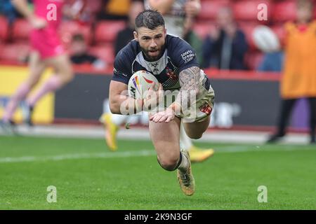 Andy Ackers aus England versucht es beim Rugby League World Cup 2021 Spiel England gegen Griechenland in der Bramall Lane, Sheffield, Großbritannien, 29.. Oktober 2022 (Foto von Mark Cosgrove/Nachrichtenbilder) Stockfoto