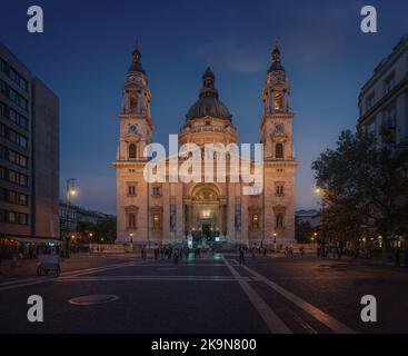 Budapest, Ungarn - 20. Okt 2019: St.-Stephans-Basilika bei Nacht - Budapest, Ungarn Stockfoto