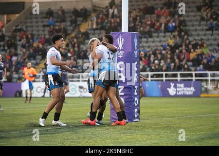 Fiji 2. Row Viliame Kikau versucht es beim Rugby League World Cup Pool B Spiel 2021 zwischen Fidschi und Schottland am Samstag, dem 29.. Oktober 2022 im Kingston Park, Newcastle. (Kredit: Trevor Wilkinson | MI News) Stockfoto