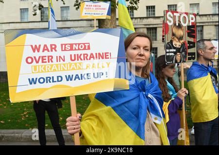 London, Großbritannien. 29. Oktober 2022. Die Ukrainerin hält weiterhin eine Demonstration gegen den Iran ab, Belarus hört auf, die russische Invasion in der Ukraine gegenüber der Downing Street am 29. Oktober 2022, England, Großbritannien, zu unterstützen. Quelle: Siehe Li/Picture Capital/Alamy Live News Stockfoto