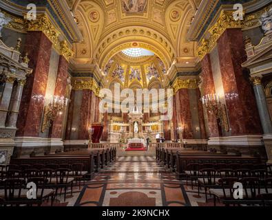 Budapest, Ungarn - 21. Okt 2019: St. Stephens Basilica Interior - Budapest, Ungarn Stockfoto
