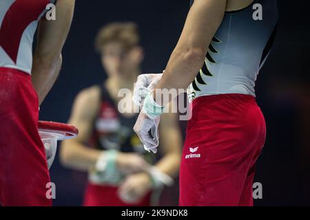 Liverpool, Großbritannien. 29. Oktober 2022. Gymnastik: Weltmeisterschaft, Podiumstraining, Männer, in der M&S Bank Arena. Das deutsche Turnteam bereitet sich vor. Quelle: Marijan Murat/dpa/Alamy Live News Stockfoto