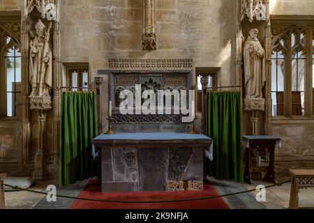 St Davids, Großbritannien - 28. August 2022: Blick auf eine der historischen Seitenkapellen in der St Davids Cathedral in Pembrokeshire Stockfoto