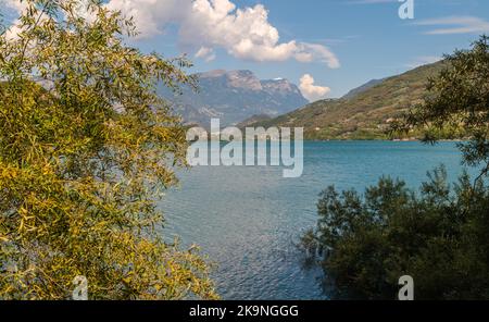 Cavedine See, ist ein kleines künstliches Becken, das Natur und Sport bietet - Provinz Trient - Trentino-Südtirol - norditalien Stockfoto