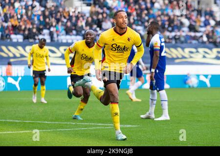 Joao Pedro (10) aus Watford feiert sein Tor während des Sky Bet Championship-Spiels zwischen Wigan Athletic und Watford im DW Stadium, Wigan, am Samstag, den 29.. Oktober 2022. (Kredit: Mike Morese | MI News) Kredit: MI News & Sport /Alamy Live News Stockfoto